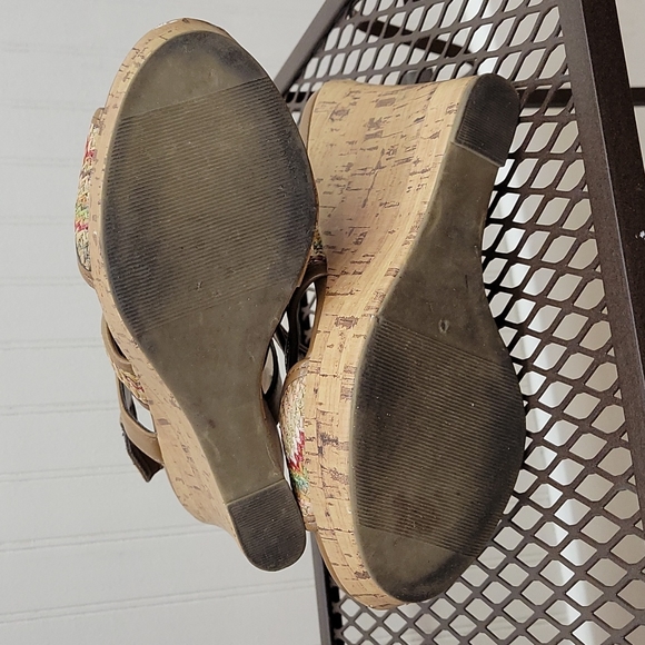 Adorable wedge platform sandals size 5.5 - Picture 4 of 7